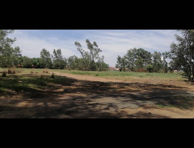 4,200M² VACANT LAND FOR SALE IN STRUISBULT